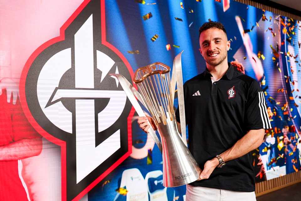 La cirugía que le impedía tomar vuelo a Inglaterra