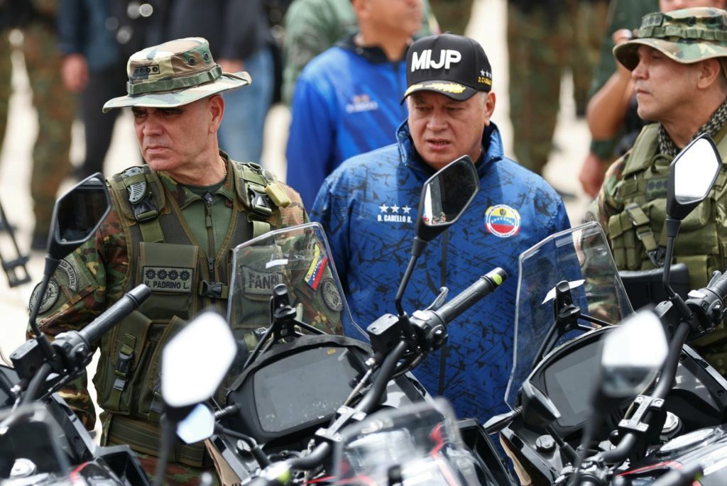 Dinero del narcotráfico se está usando para financiar conspiraciones contra el país