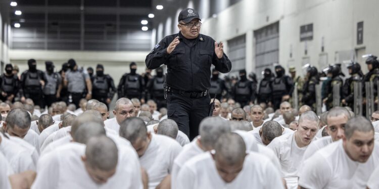 ¡Última hora! El Gobierno de El Salvador enviará esta tarde a Caracas a los venezolanos detenidos en el CECOT