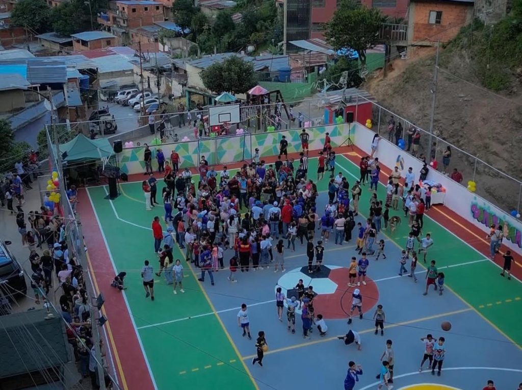 En El Valle dejaron como nueva cancha y fachadas