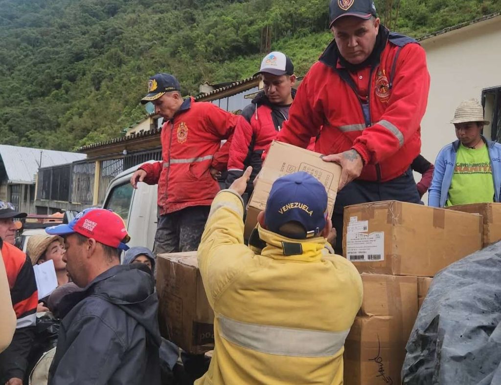 En Trujillo distribuyen alimentos e insumos a afectados por las lluvias