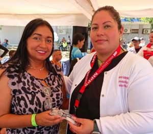 Entregaron lentes, batas y multivitaminicos a 1.500 médicos en Cumaná