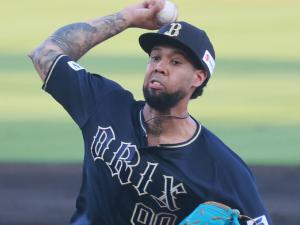 Espinoza y Machado encaminaron triunfo de Orix