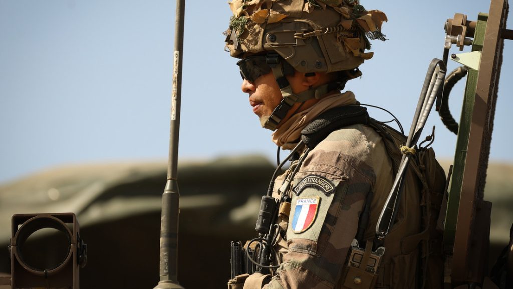 Francia se retira de Senegal tras 65 años de presencia militar