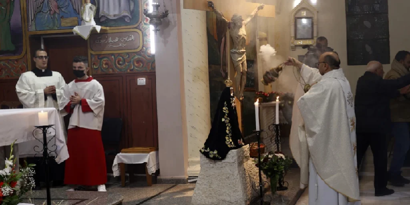 Ataque contra la única iglesia católica de Gaza resulta en varios heridos