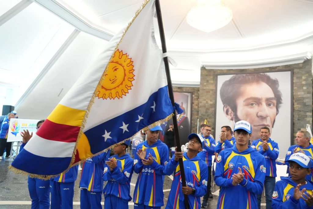 Inicia abanderamiento de atletas rumbo a los juegos deportivos estudiantiles