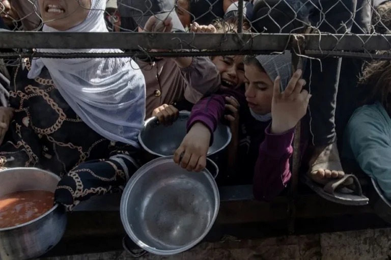 Israel asesina a otros 30 civiles que pedían ayuda humanitaria en Gaza