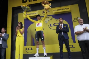 Philipsen gana la primera etapa del Tour de Francia, Pogačar termina sin problemas