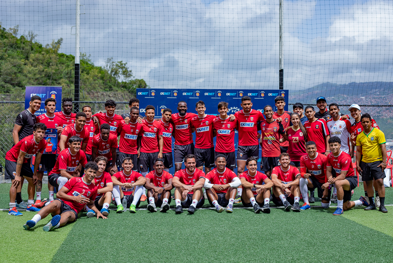 Los aficionados del Caracas FC conocieron a su equipo favorito en un entrenamiento abierto