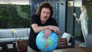 Expulsan a Luisito Comunica de una marcha contra la gentrificación en México: 'Eres parte del problema'