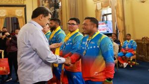 Maduro condecora a los campeones mundiales de Sóftbol 2025