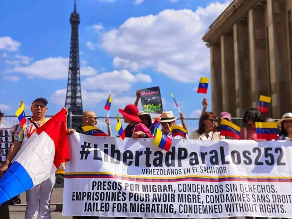 Manifiestan en París en solidaridad con los 252 venezolanos secuestrados
