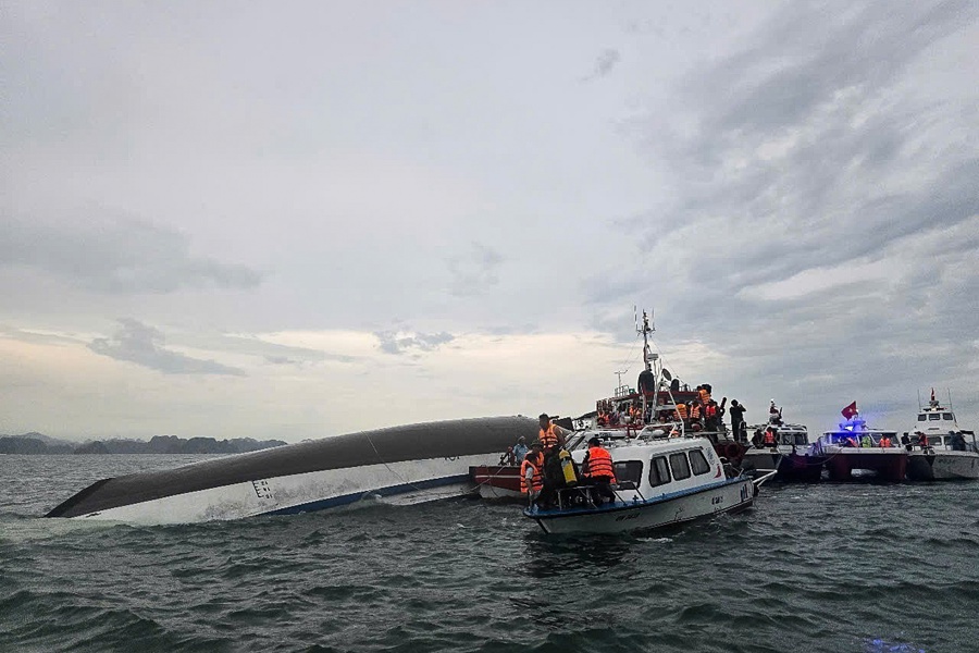 Más de 30 muertos tras volcar un barco turístico en Vietnam