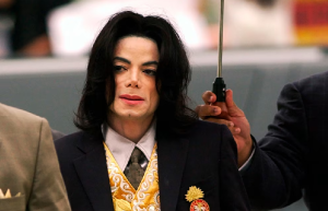 un ataúd bañado en oro y las cartas secretas que sus hijos dejaron junto al cuerpo