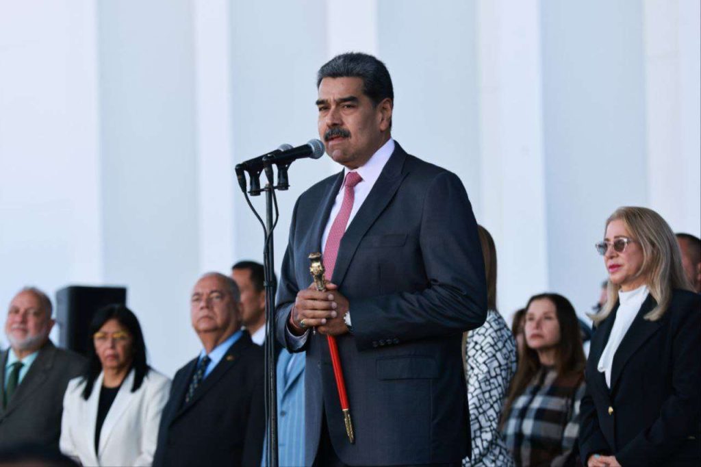 Presidente Maduro lidera acto de ascensos conjunto de la Fanb