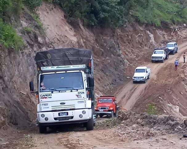 Restituyen paso vehicular por el sector Curva del Viento en el estado Mérida