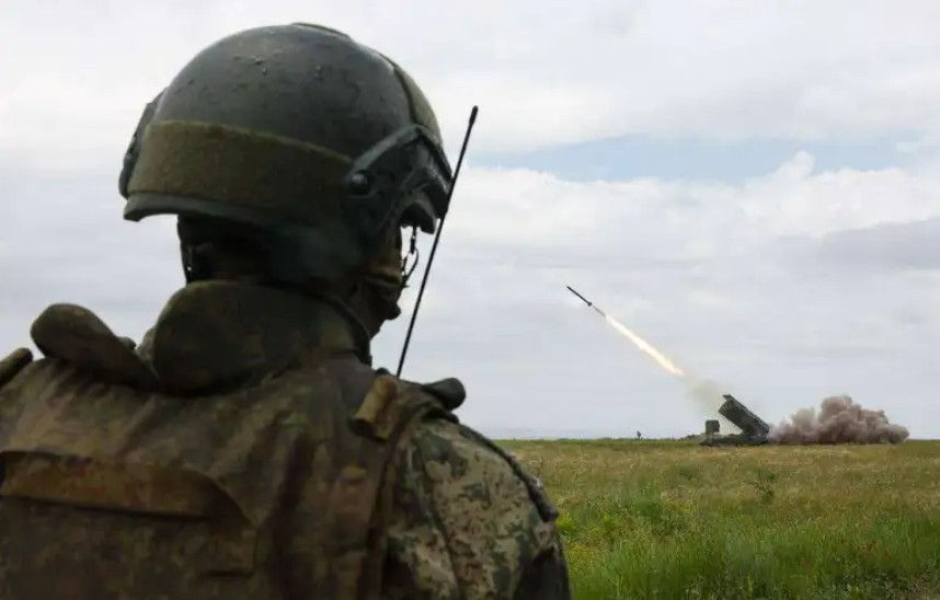 Rusia lanzó ataque grupal contra instalaciones militares de Ucrania