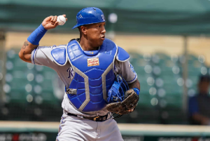 Salvador Pérez confirmo que va a jugar con los Leones del Caracas en la temporada 2025-2026