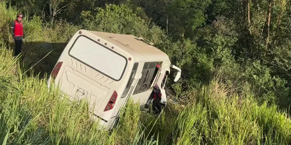 Autobús perdió los frenos en la bajada de Tazón: Reportaron 29 heridos