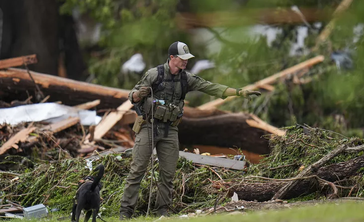 Inundaciones en Texas dejan ya al menos 52 muertos y 27 niñas desaparecidas