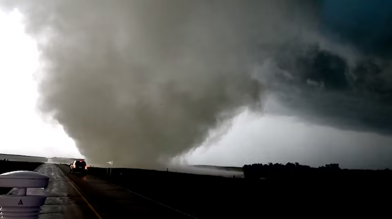 Las impactantes imágenes del tornado que azotó a Dakota del Sur