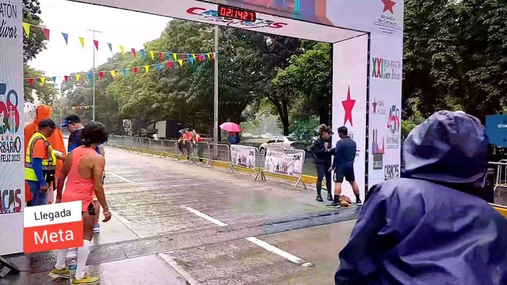 Tradicional Media Maratón Simón Bolívar venció a la lluvia en Caracas