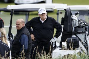 Trump recibe fuerte ola de repudio en su ancestral Escocia