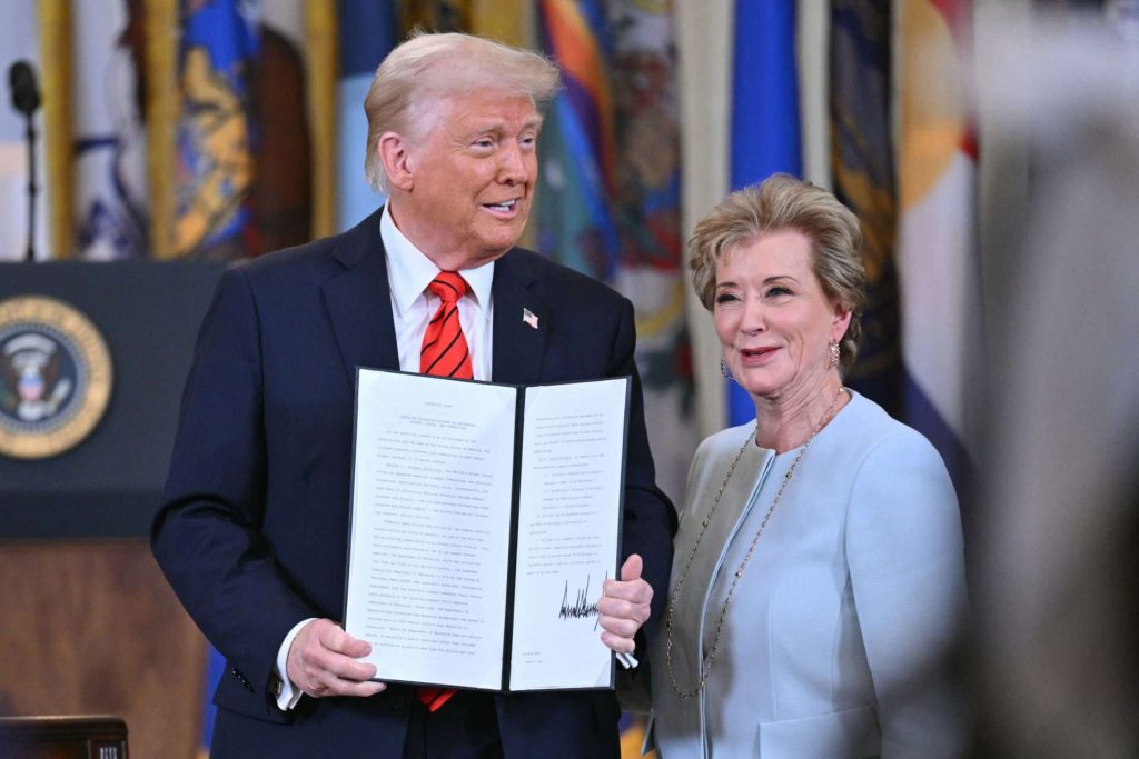 Trump tiene luz verde para despedir trabajadores del Departamento de Educación