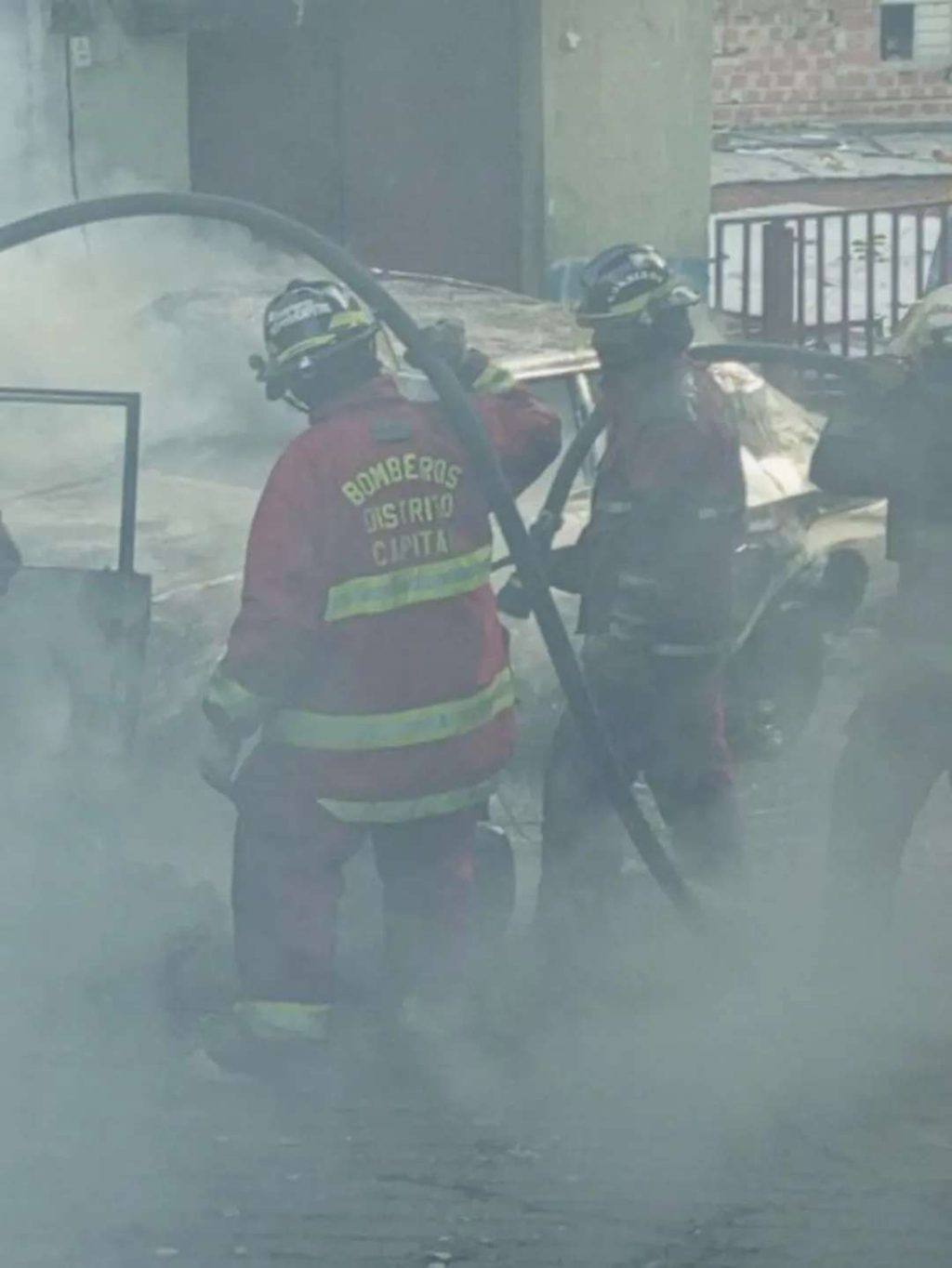 Un fallecido tras incendio en Los Frailes de Catia