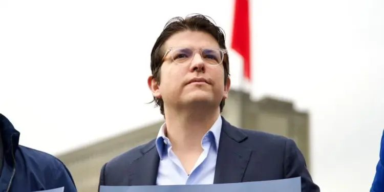 El senador Uribe Turbay mostró mejoría clínica y comenzó rehabilitación neurológica