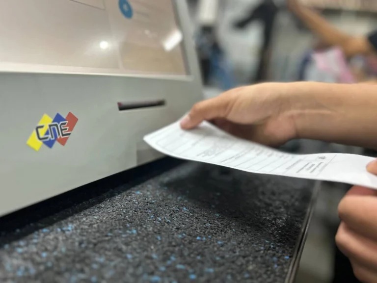 Veedores internacionales certifican seguridad de máquinas de votación en Venezuela