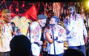 La Dimensión Latina inicia gira internacional "Un Solo Corazón" con homenaje en Caracas