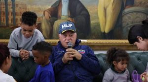 Ministro Cabello anuncia plan para repatriar venezolanos desde Perú y Chile