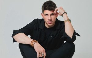 Rubén Alegría presenta su música pop con raíces españolas en América Latina