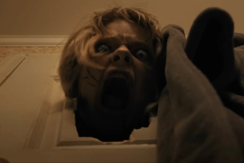 El director de 'Weapons' se niega a postrarse ante los fans de 'Resident Evil' en su nueva adaptación. "Es una historia diferente"