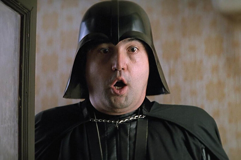 25 años después vuelve a los cines una de las mejores y más retorcidas comedias del cine español