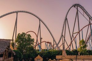 Un experto en parques de atracciones comparte su truco para ahorrarse horas de cola en PortAventura. Y lo mejor es que no hay que pagar extra