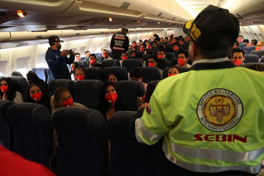 Autoridades reciben vuelo 56 de la Gran Misión Vuelta a la Patria