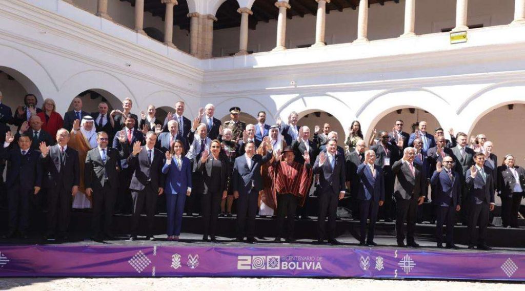 Canciller Yván Gil participa en actos patrios en Bolivia