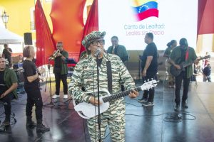 "Canto de lealtad" unió al pueblo en la plaza Bolívar