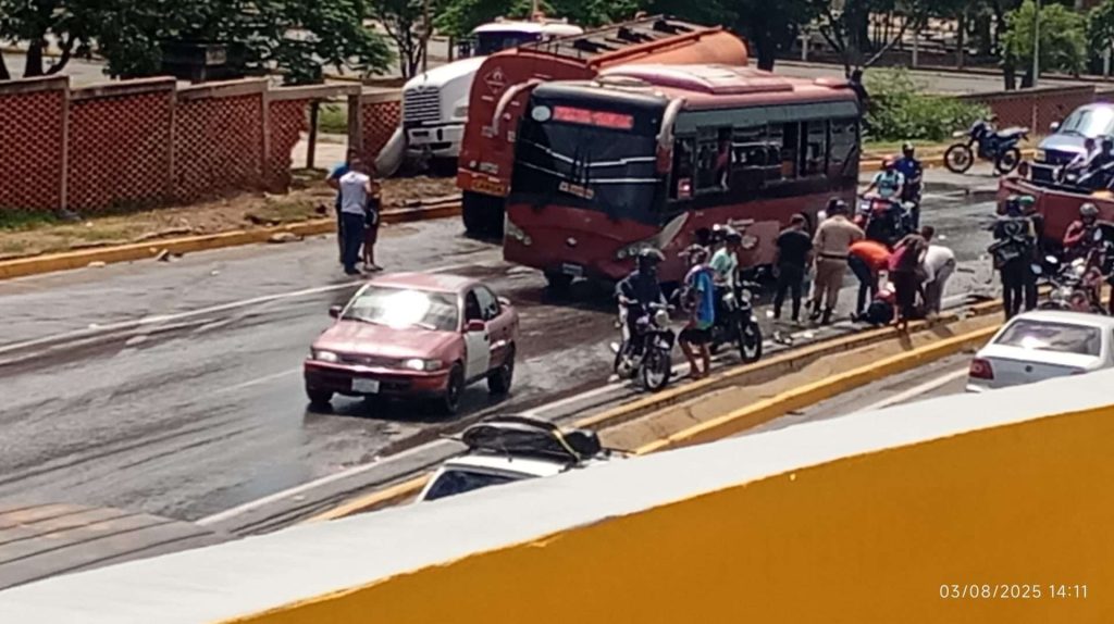 Choque dejó un muerto y cuatro heridos en Barcelona