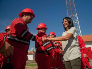 Delcy Rodríguez supervisó producción de aceites y lubricantes en Pdvsa Vassa