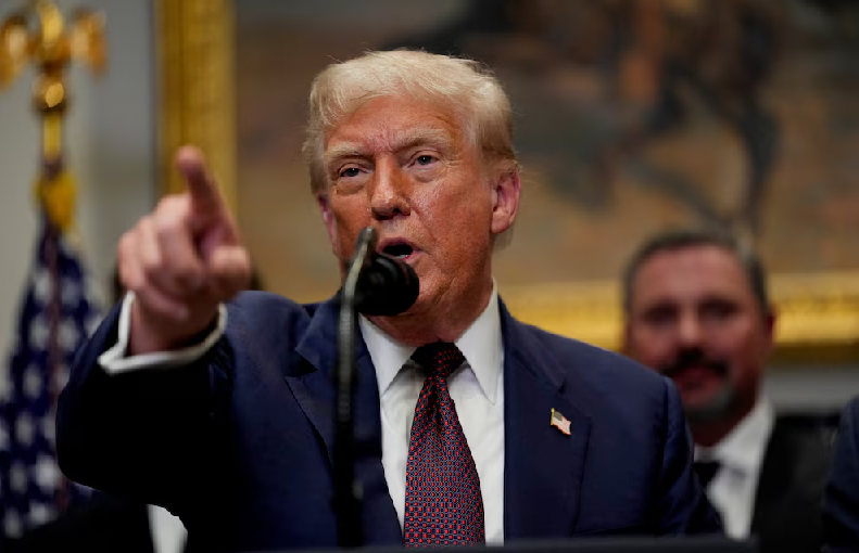 Donald Trump defendió el despliegue de submarinos nucleares cerca de Rusia y criticó a Medvédev: 'Seamos cautelosos'