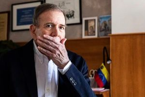 Edmundo González cree que viajando por el mundo se puede lograr la salida de Maduro
