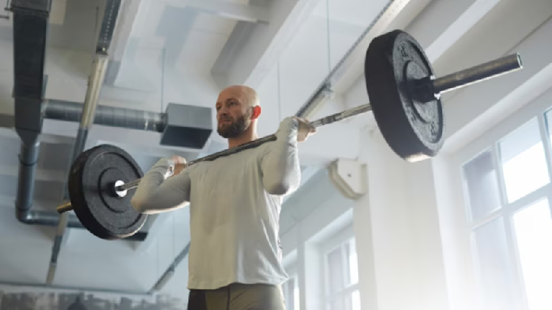 La obsesión de los hombres por el gimnasio puede afectar la vida sentimental, según un psicólogo experto en atracción
