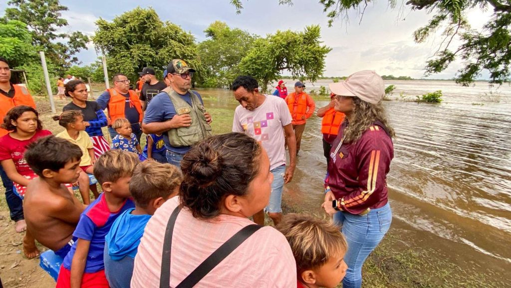 En Piar y Sotillo continúan las atenciones por crecida de los ríos 
