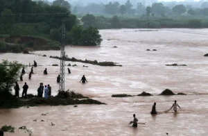 Inundaciones dejan más de 800 muertos