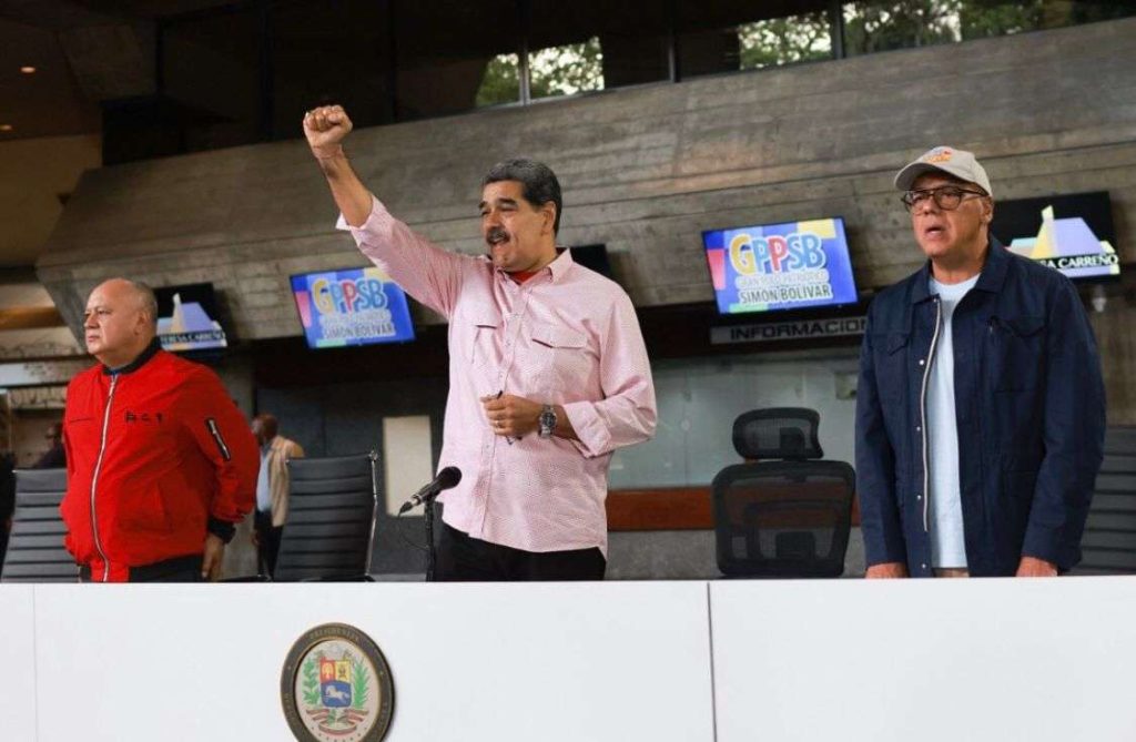 Maduro: el imperio trata de agujerear la unión popular