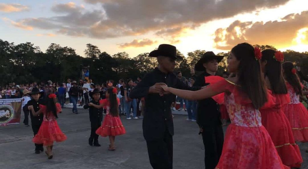 Más de 600 parejas joropearon en honor a la Virgen de Coromoto