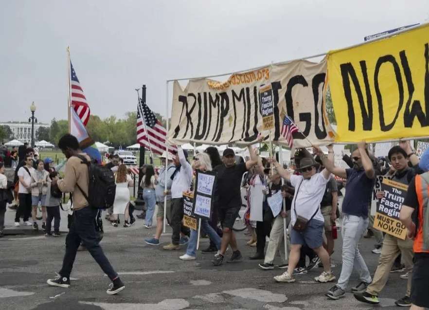 Miles protestaron contra políticas de Donald Trump